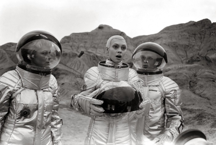 Кадр из фильма "Через тернии к звездам" Кадр из фильма "Через тернии к звездам"