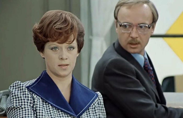 Откуда Мымра из «Служебного романа» взяла модные платья: 3 версии радикального преображения Людмилы Прокофьевны