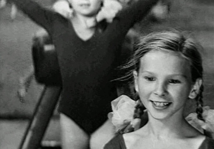 10-летняя Ира Попова в фильме "Новенькая" 10-летняя Ира Попова в фильме "Новенькая"