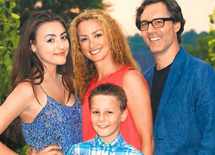 Екатерина с мужем и детьми Екатерина с мужем и детьми