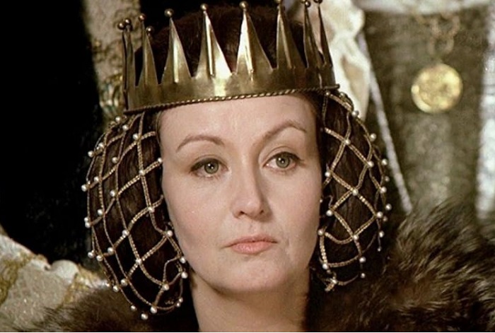Карен Леш в роли Королевы