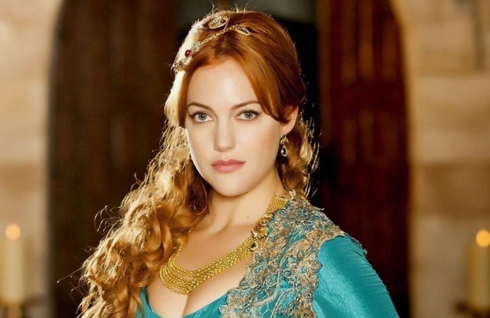 Мерьем Узерли в сериале "Великолепный век"