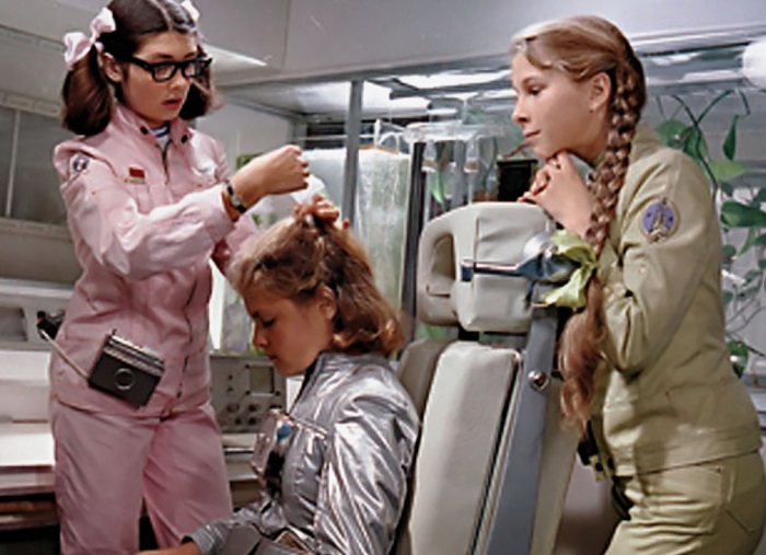 Кадр из фильма "Москва-Кассиопея" Кадр из фильма "Москва-Кассиопея"