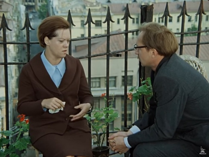 Расплакавшись на глазах у подчиненного, Калугина приоткрыла свою душу Расплакавшись на глазах у подчиненного, Калугина приоткрыла свою душу