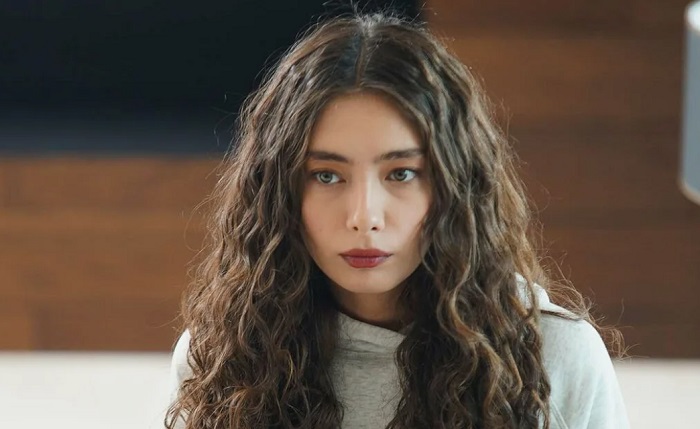 Неслихан Атагюль в сериале "Черная любовь"