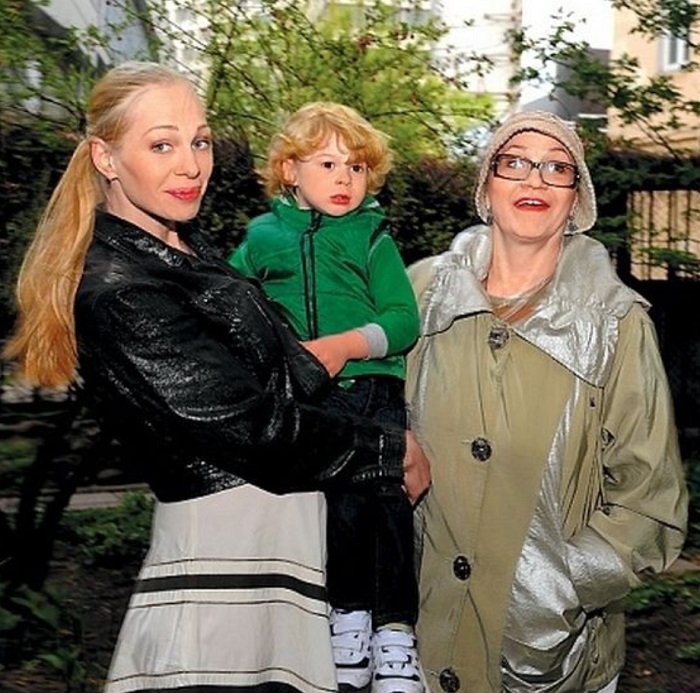 Олеся Рудакова с мамой и сыном Олеся Рудакова с мамой и сыном