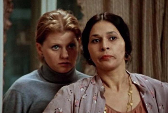 Ирина Муравьева и Екатерина Жемчужная в фильме "Карнавал"