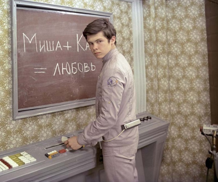 Владимир Савин в фильме "Москва-Кассиопея" Владимир Савин в фильме "Москва-Кассиопея"