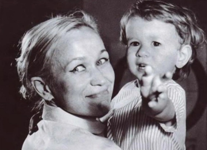 Майя Булгакова с дочкой Зиной Майя Булгакова с дочкой Зиной