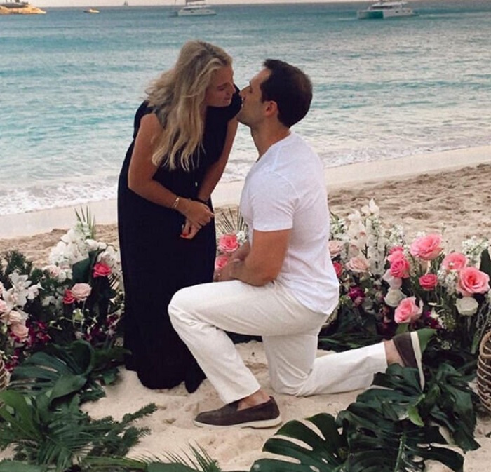 Софья Абрамович получила предложение на экзотическом острове