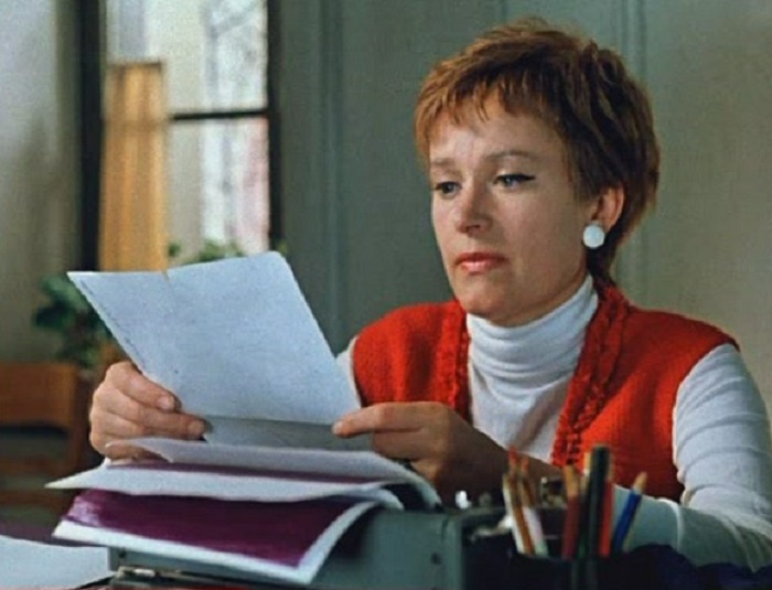 Модная и стильная секретарша прокурора