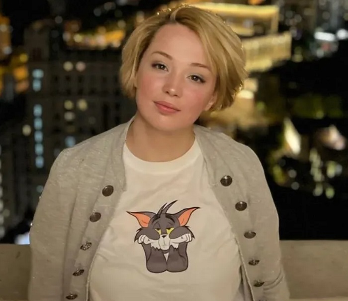 Елена Королева не сочла нужным сохранить дом бабушки Елена Королева не сочла нужным сохранить дом бабушки