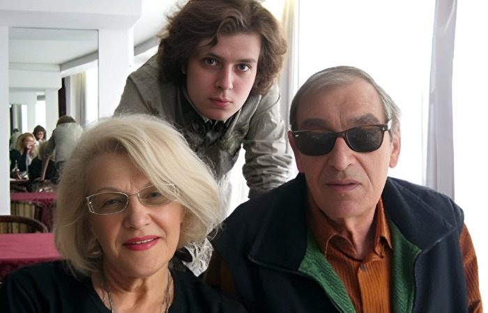 Светлана Дружинина и Анатолий Мукасей с внуком Даниилом. Светлана Дружинина и Анатолий Мукасей с внуком Даниилом.