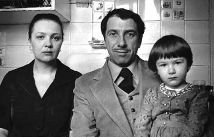 Наталья Тенякова и Сергей Юрский с дочкой Дашей.