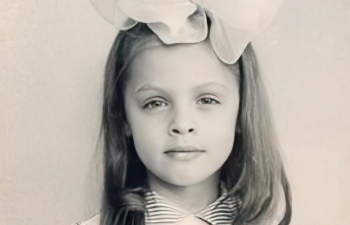 Янина Студилина в детстве.