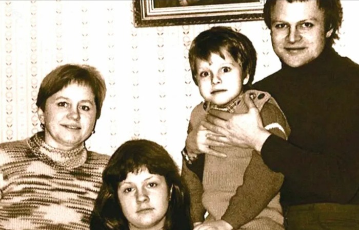 Людмила Гнилова с мужем и детьми./Фото: telegra.ph