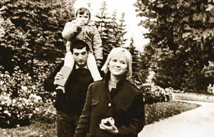 Галина Польских с Фаиком Гасановым и дочкой Ирадой./Фото: 7days.ru Галина Польских с Фаиком Гасановым и дочкой Ирадой./Фото: 7days.ru