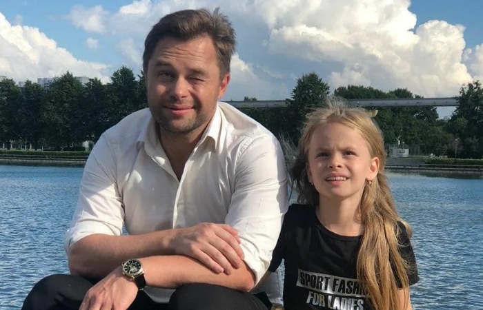 Виталий Гогунский с дочкой./Фото: artofit.org