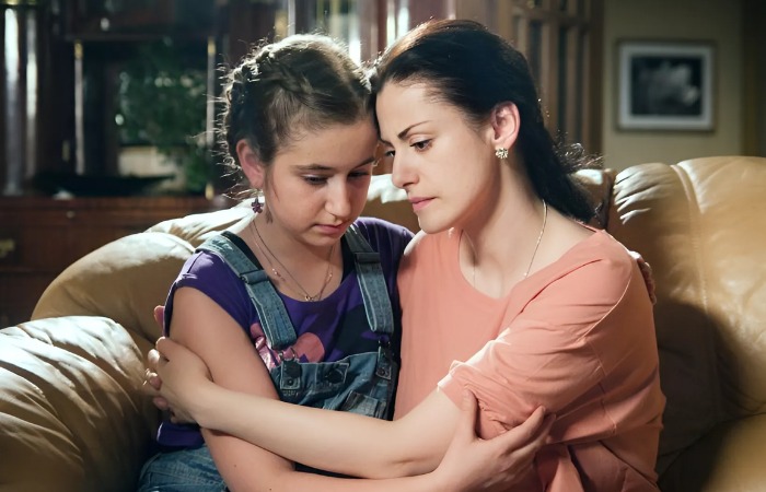 Анна Ковальчук с дочкой в сериале.