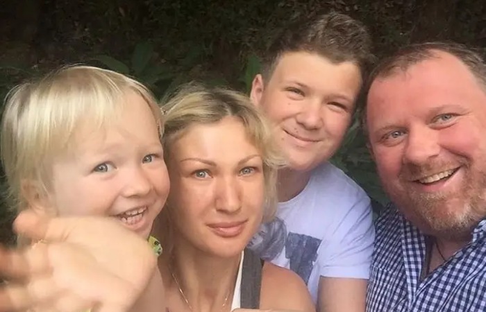 Константин Ивлев с Марией и детьми. Константин Ивлев с Марией и детьми.