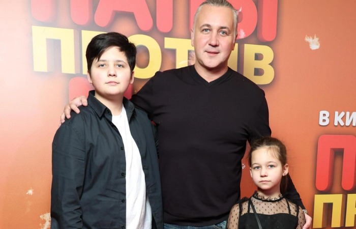 Илья Зудин с детьми. Илья Зудин с детьми.