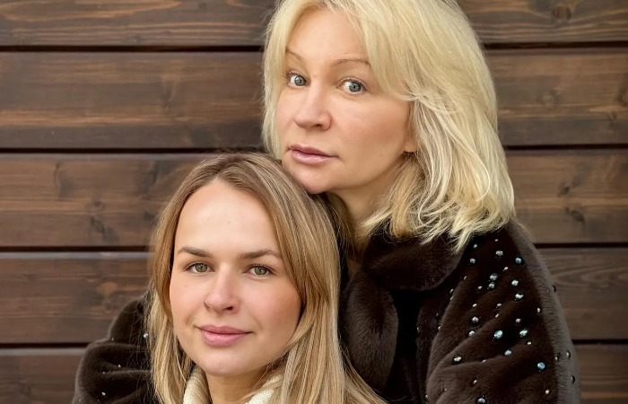 Анна Якунина с дочкой Анастасией. Анна Якунина с дочкой Анастасией.