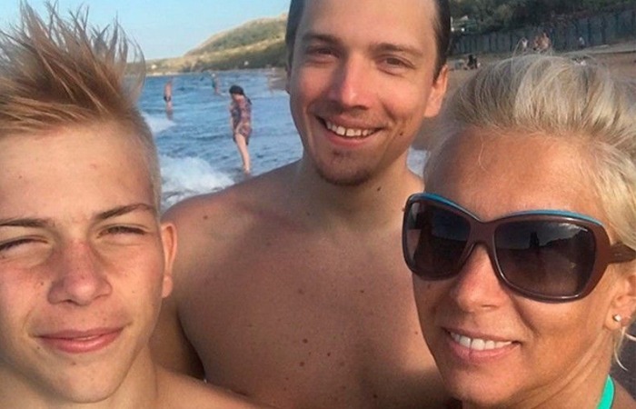 Алена Свиридова с сыновьями.