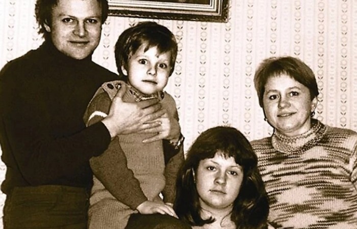 Александр Соловьев с семьей. Александр Соловьев с семьей.