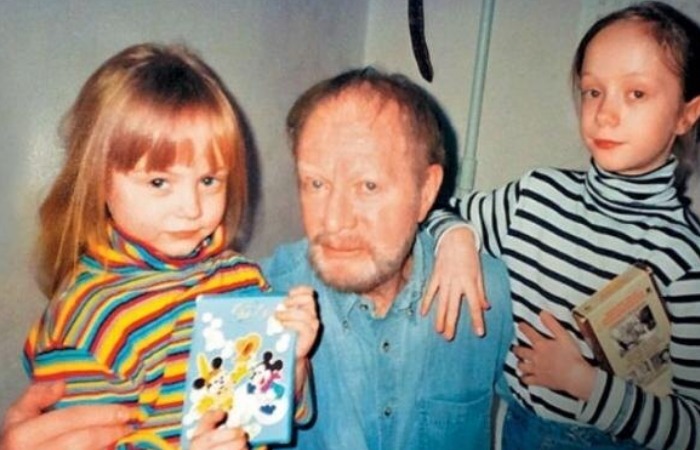 Альберт Филозов с дочками.