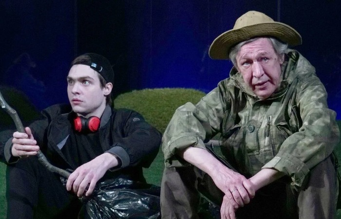 Николай Ефремов с отцом.