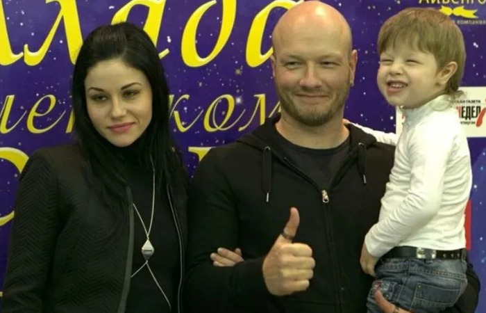 Лада Пояркова, Никита Панфилов и их сын Добрыня. Лада Пояркова, Никита Панфилов и их сын Добрыня.