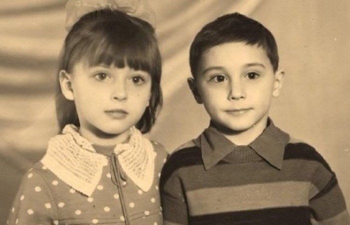 Дима Билан с сестрой в детстве. Дима Билан с сестрой в детстве.