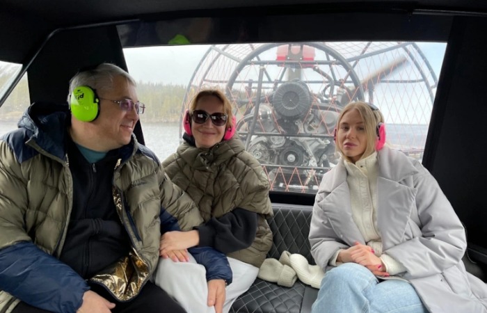 Арина Мелик-Каримова с мужем и дочкой. Арина Мелик-Каримова с мужем и дочкой.