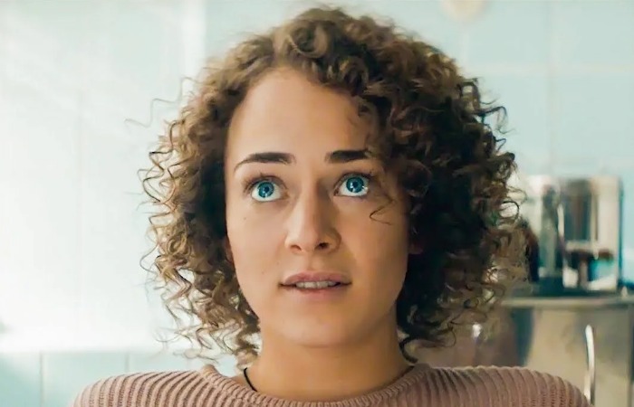 Аглая Тарасова в роли Нади Лапшиной. Аглая Тарасова в роли Нади Лапшиной.