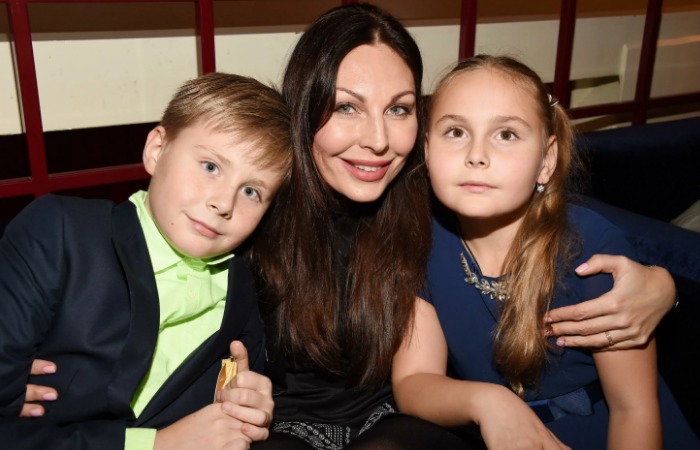 Наталья Бочкарева с детьми.