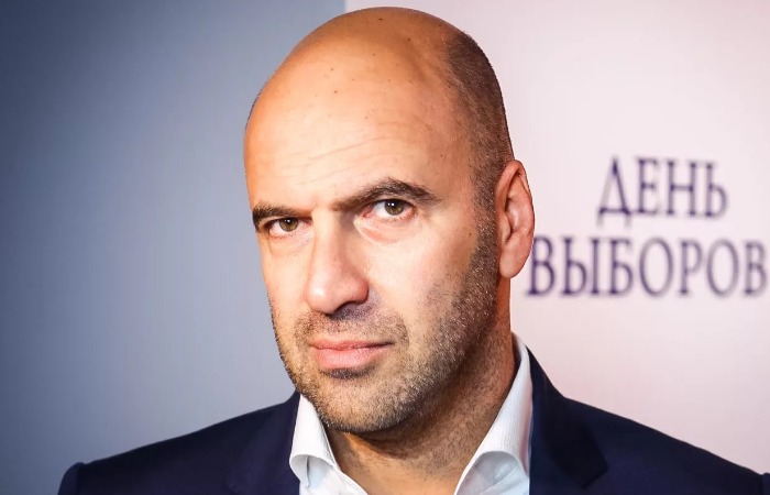 Увел подругу партнера по кино, а когда она родила дочь – сбежал:  Как выглядит дочь Ростислава Хаита, который впервые стал отцом в 52