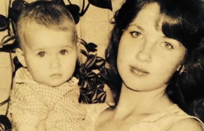 Анна Кастерова с мамой.