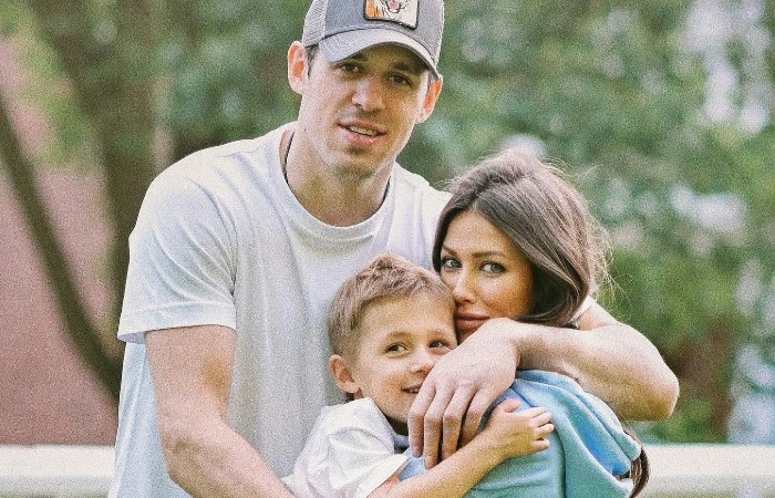 Евгений Малкин и Анна Кастерова с сыном.