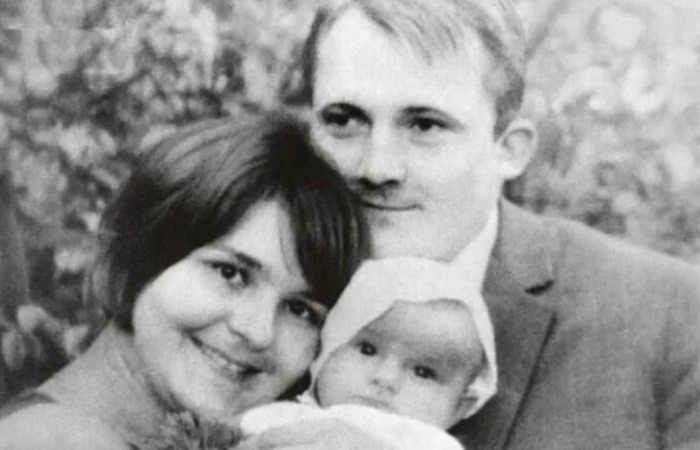 Виктор Павлов с женой и дочкой.