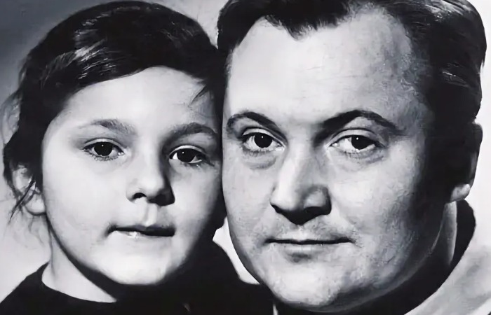 Виктор Павлов с дочкой.