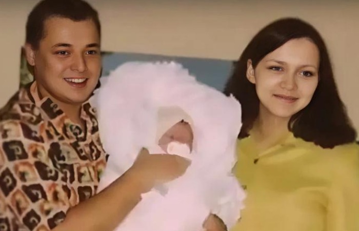 Сергей Жуков и Елена Добындо с дочкой. Сергей Жуков и Елена Добындо с дочкой.