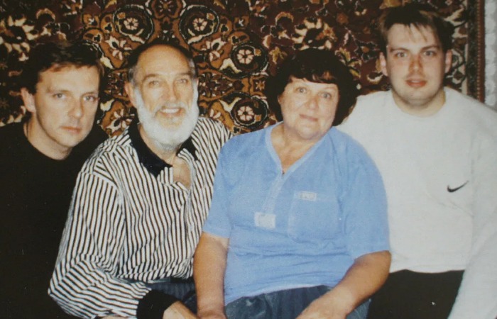 Геннадий Нилов с женой и детьми.