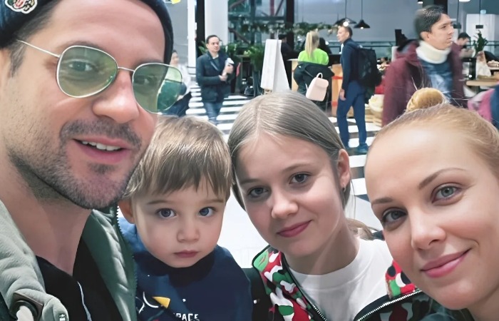 Марк Богатырев с семьей. Марк Богатырев с семьей.