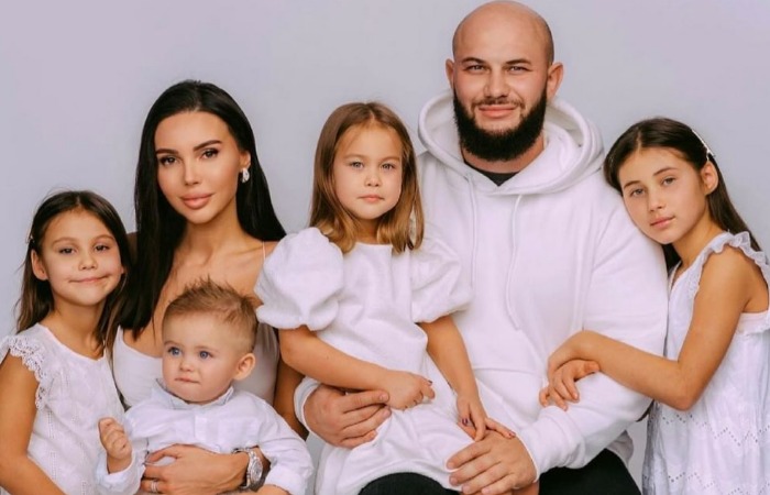 Джиган и Оксана Самойлова с детьми.