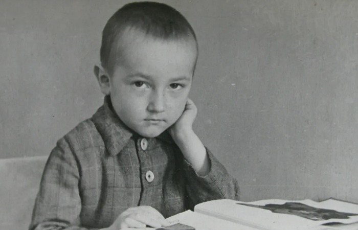 Борис Клюев в детстве. Борис Клюев в детстве.