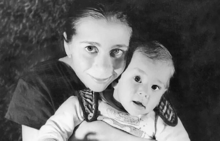 Елизавета Глинка с сыном. Елизавета Глинка с сыном.