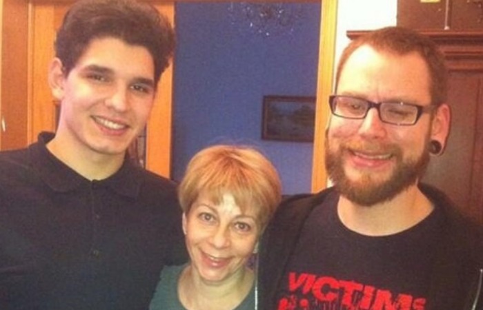 Елизавета Глинка с сыновьями Ильей и Константином. Елизавета Глинка с сыновьями Ильей и Константином.