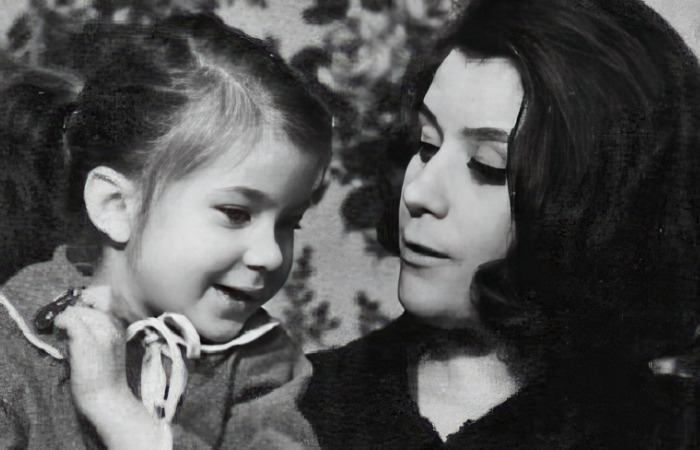 Елена Образцова с дочкой.