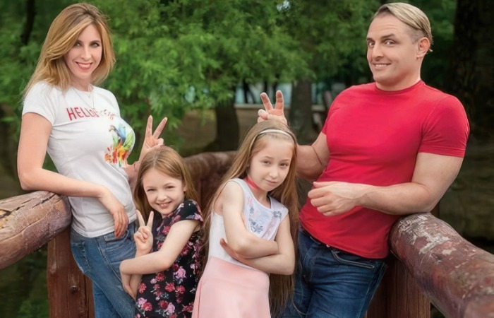 Аскольд Запашный с Элен и детьми.