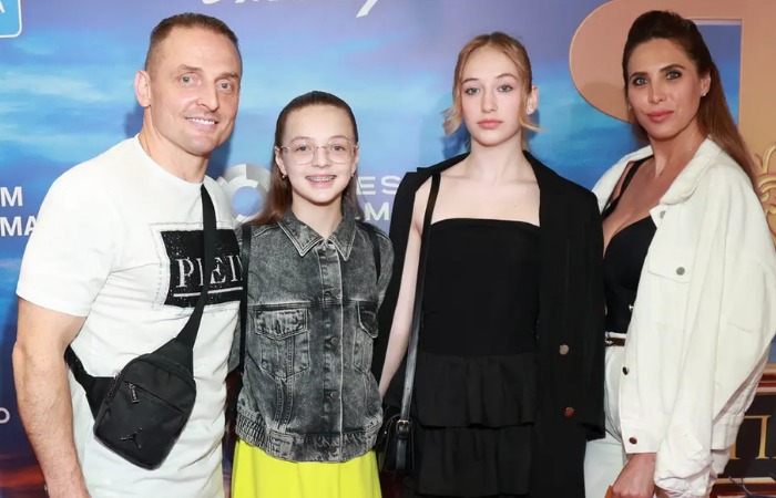 Аскольд Запашный с Элен и детьми.